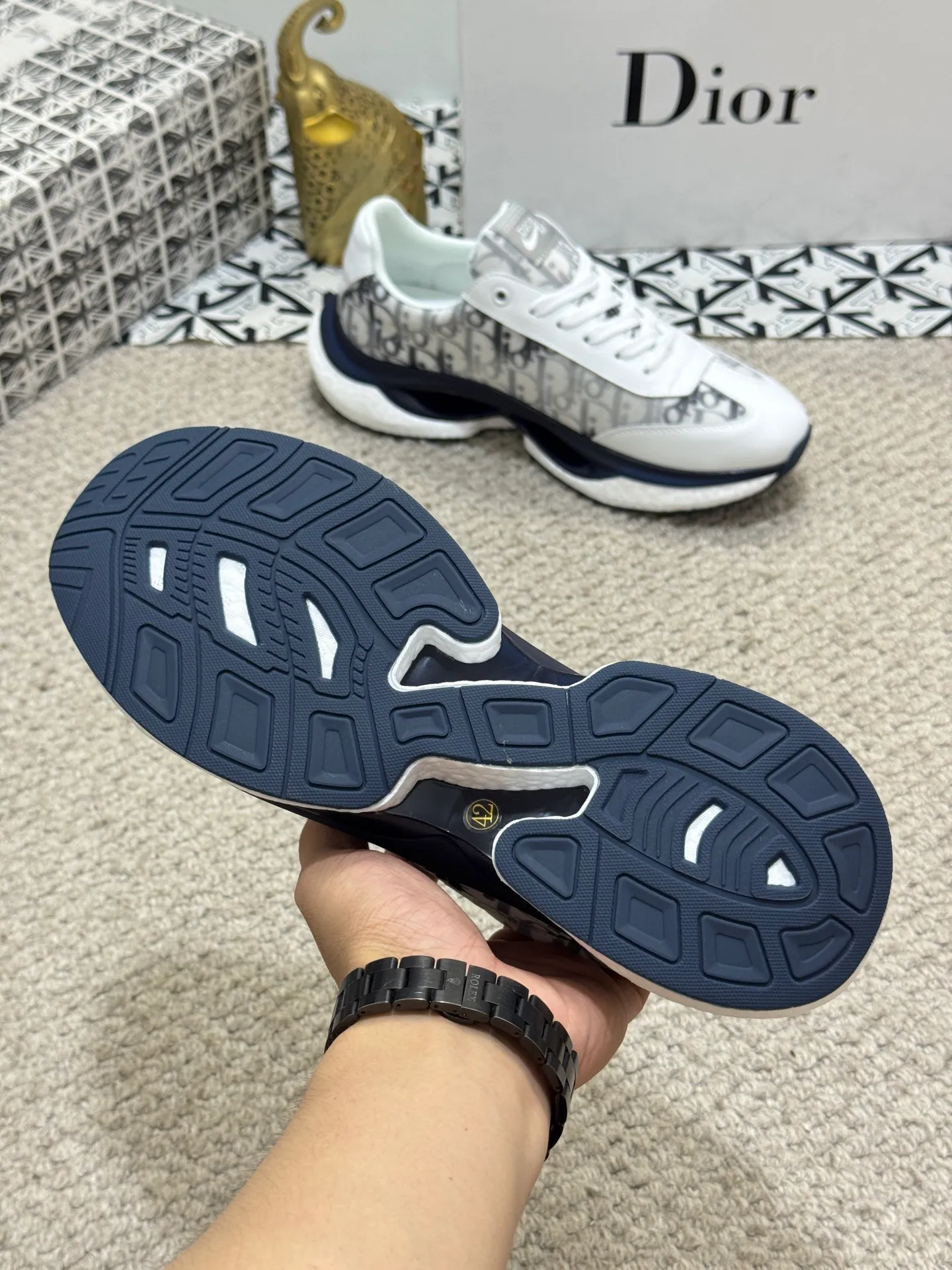 Men's shoes 💰440 [New model] 🐬🐬Original quality - Dior The latest model of sports shoes 🎁Casual and fashionable men's shoes 👟Best model 💥Simple and elegant version, exclusive for trendy men. Unique official website new and most brand elements 👑original decoration, imported cowhide stitching with classic fabrics, fashionable and generous accessories, ✅foamed TPU wear-resistant and taller outsole, light and comfortable. Size: 38-44 (45 customized